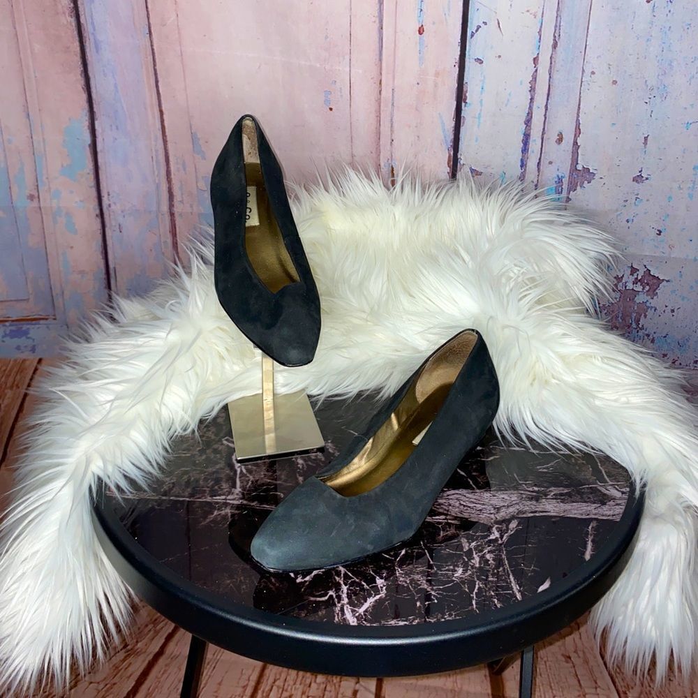 Woman’s 9 and Co shoes sized 5.5M